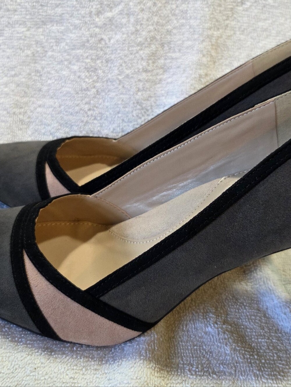 Like New!  Kelly & Katie Pumps Size 9!
